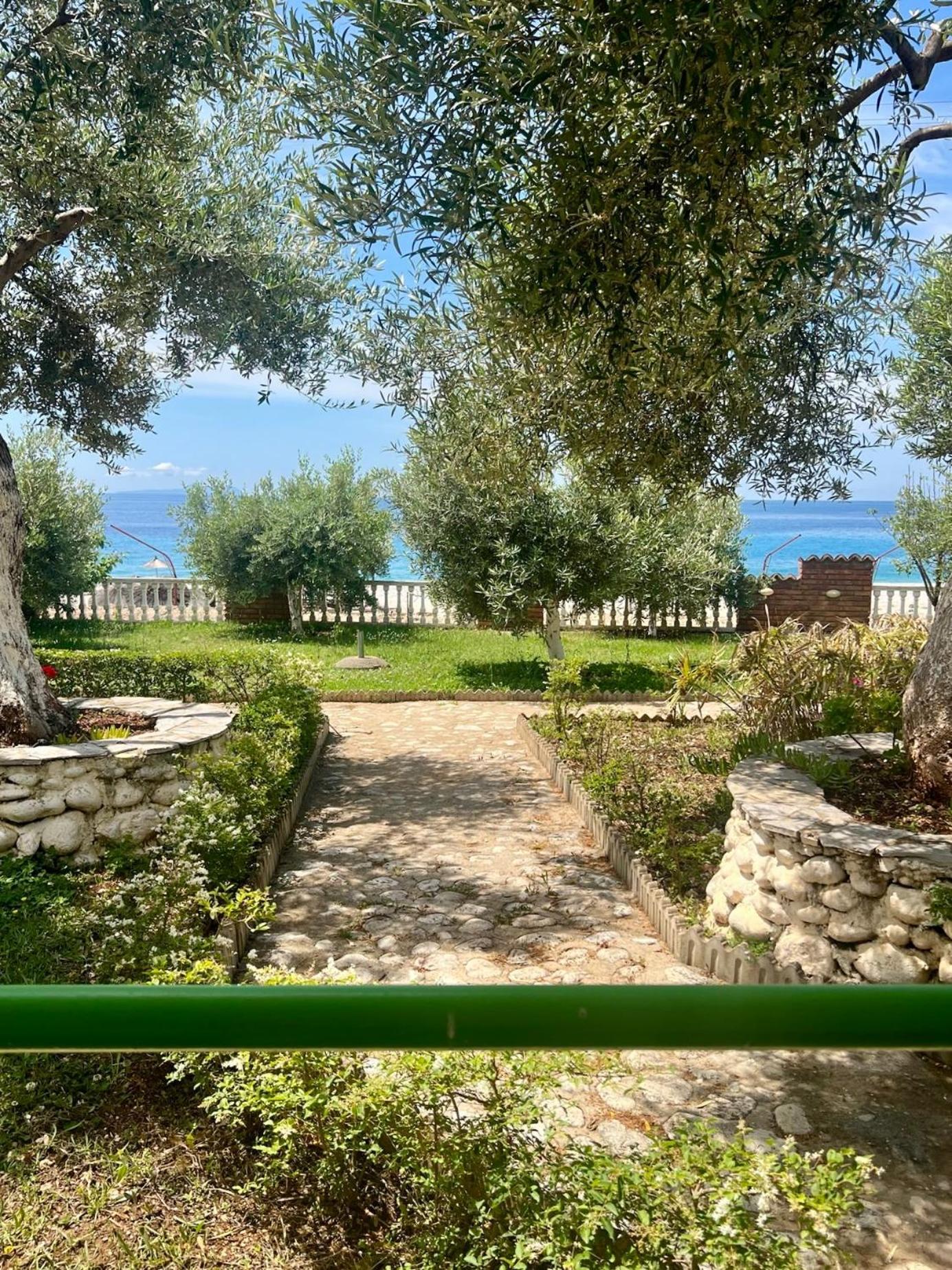Chalet Ambel Dhermi Exterior photo